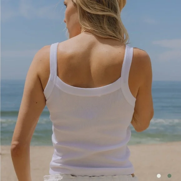 Daily Drills White Tank with Green Logo size is a Medium/large - Picture 3 of 5